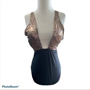 Women’s 1 Piece Black and gold swim bathing suit 0XL